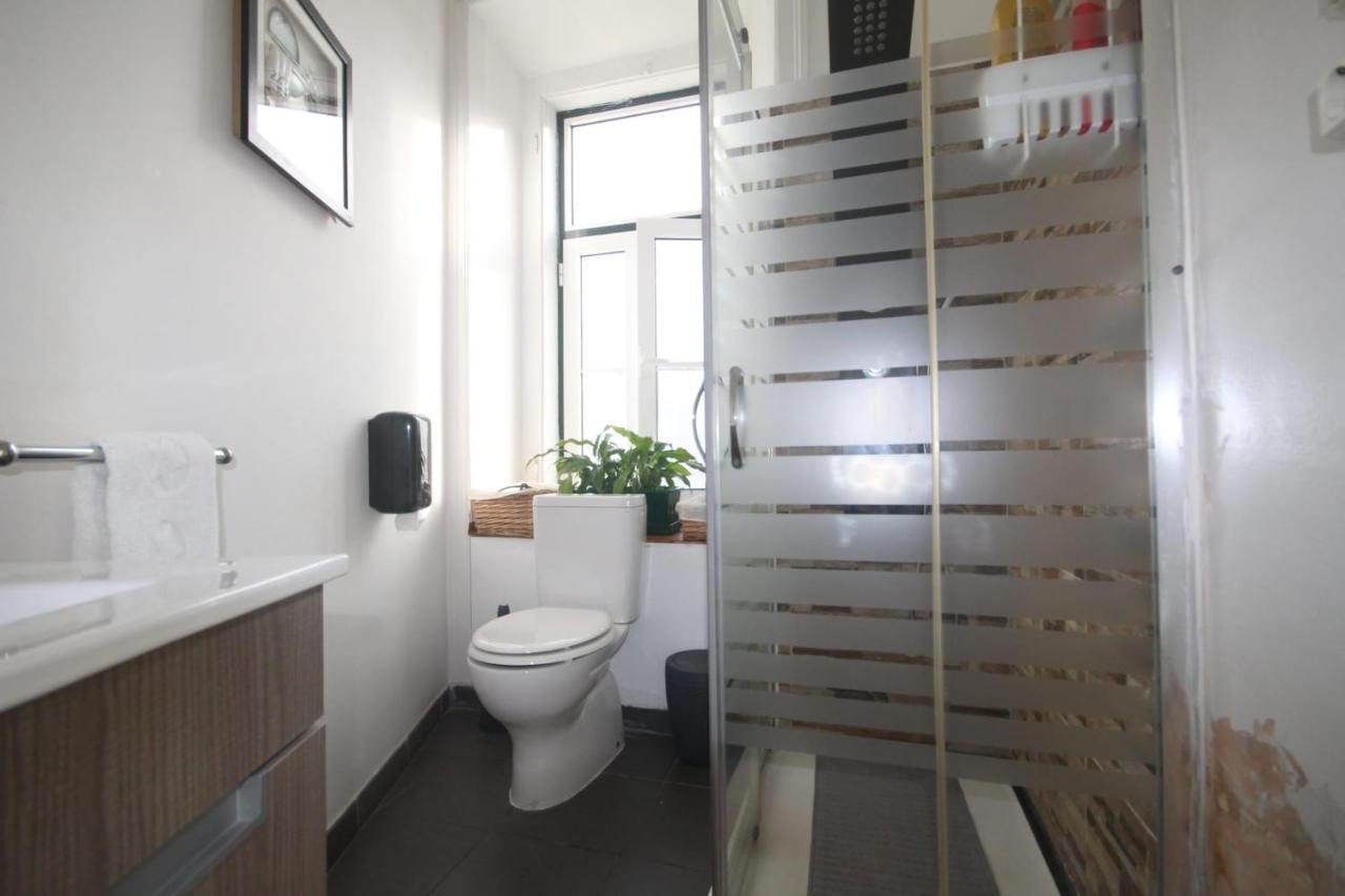 Romantic Chiado 7 -Private Small Single Room With No Outside Window Лиссабон Экстерьер фото