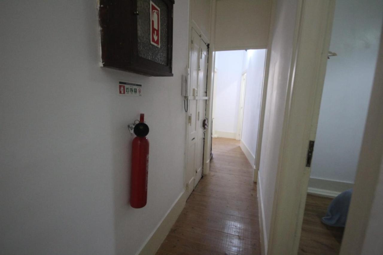 Romantic Chiado 7 -Private Small Single Room With No Outside Window Лиссабон Экстерьер фото