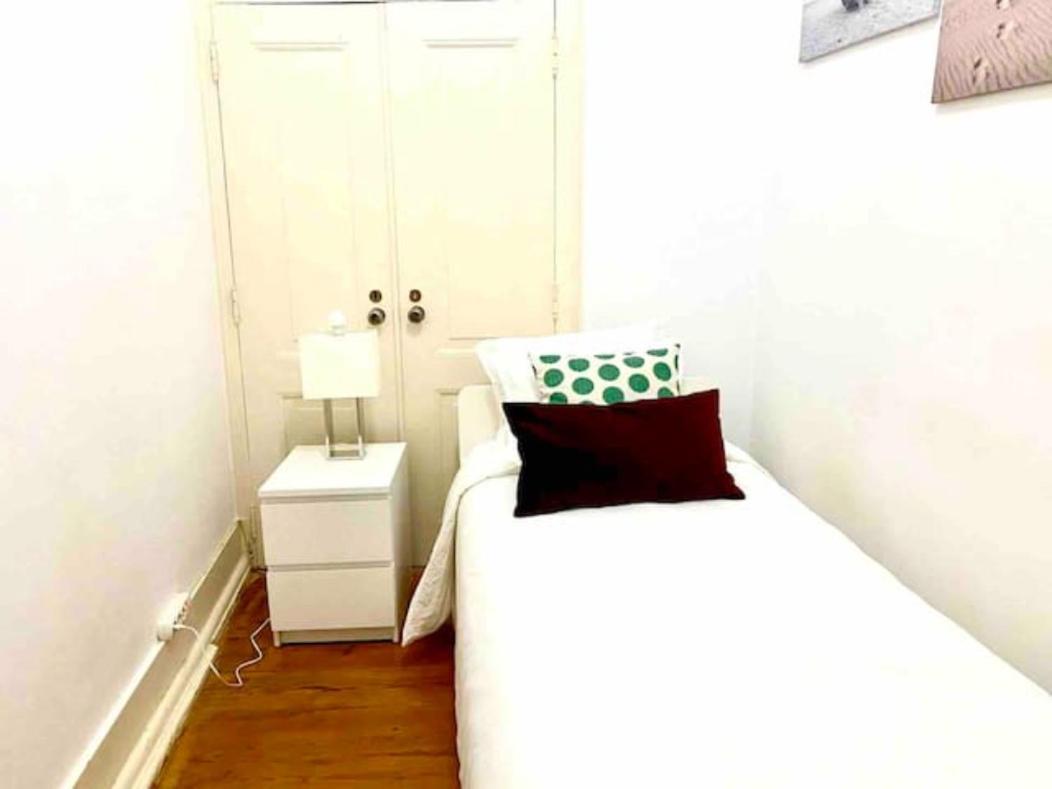 Romantic Chiado 7 -Private Small Single Room With No Outside Window Лиссабон Экстерьер фото